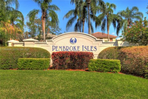 House in Pembroke Pines, Florida 4 bedrooms, 251.67 sq.m. № 2011964 - photo 6