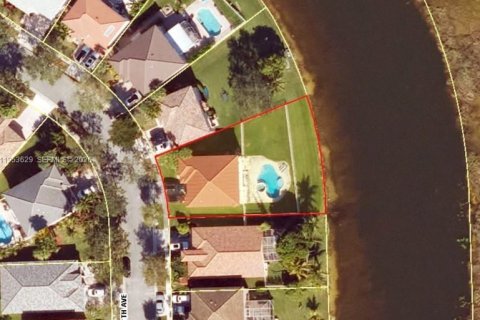 House in Pembroke Pines, Florida 4 bedrooms, 251.67 sq.m. № 2011964