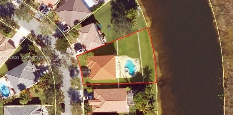 House in Pembroke Pines, Florida 4 bedrooms, 251.67 sq.m. № 2011964