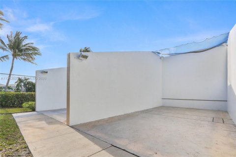 House in Pembroke Pines, Florida 4 bedrooms, 251.67 sq.m. № 2011964 - photo 25