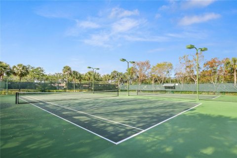 House in Pembroke Pines, Florida 4 bedrooms, 251.67 sq.m. № 2011964 - photo 23