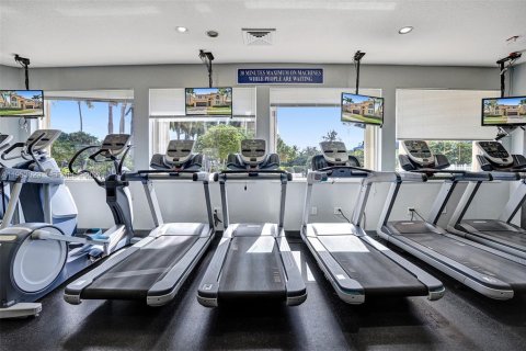 House in Pembroke Pines, Florida 4 bedrooms, 251.67 sq.m. № 2011964 - photo 12