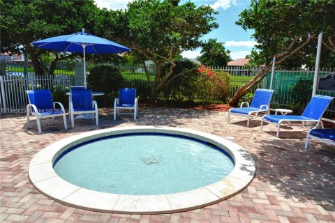 House in Pembroke Pines, Florida 4 bedrooms, 251.67 sq.m. № 2011964 - photo 19