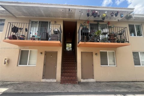 Commercial property in Miami, Florida 292.46 sq.m. № 1790526 - photo 1