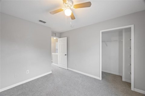 House in Tampa, Florida 3 bedrooms, 126.81 sq.m. № 1919367 - photo 11
