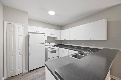 House in Tampa, Florida 3 bedrooms, 126.81 sq.m. № 1919367 - photo 5
