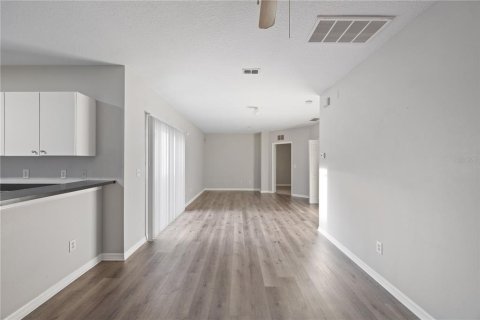 House in Tampa, Florida 3 bedrooms, 126.81 sq.m. № 1919367 - photo 3