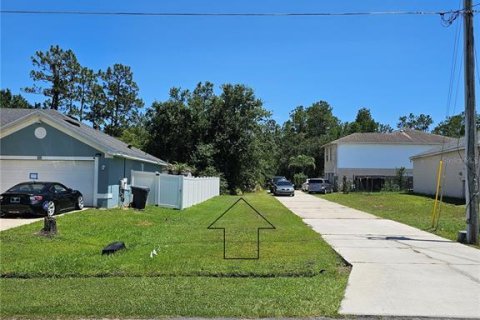 Terrain à Poinciana, Floride № 2109660