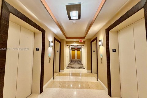 Купить кондоминиум в Майами, Флорида 58.71м2, № 2150405 - фото 3