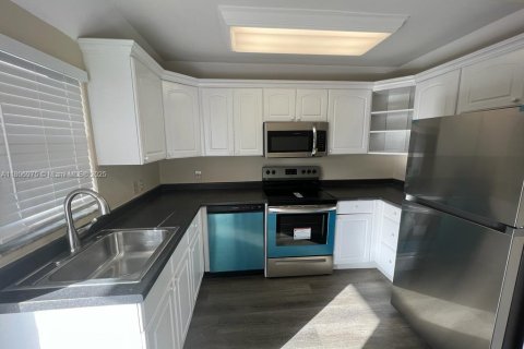 Condominio en venta en St. Lucie, Florida, 2 dormitorios, 69.12 m2 № 1874404 - foto 1