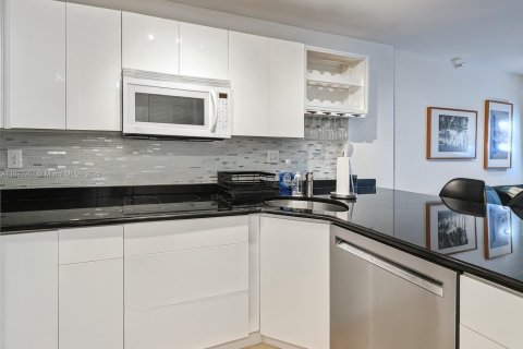 Copropriété à louer à Miami Beach, Floride: 1 chambre, 53.7 m2 № 1946696 - photo 3