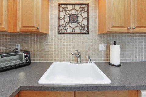 Купить кондоминиум в Халландейл-Бич, Флорида 2 спальни, 95.41м2, № 2001945 - фото 18