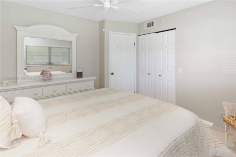 Купить кондоминиум в Халландейл-Бич, Флорида 2 спальни, 95.41м2, № 2001945 - фото 21