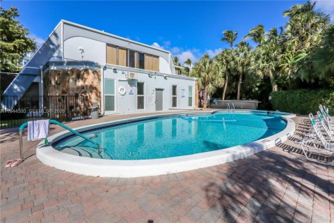 Купить кондоминиум в Халландейл-Бич, Флорида 2 спальни, 95.41м2, № 2001945 - фото 29