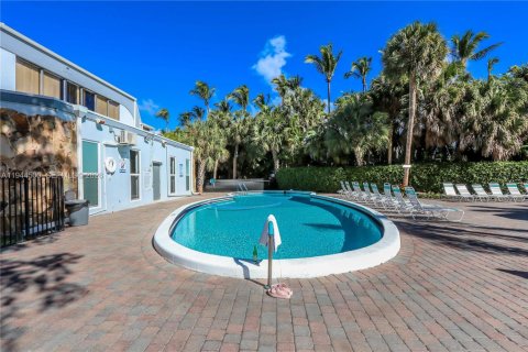 Купить кондоминиум в Халландейл-Бич, Флорида 2 спальни, 95.41м2, № 2001945 - фото 30