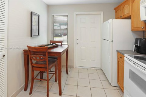 Купить кондоминиум в Халландейл-Бич, Флорида 2 спальни, 95.41м2, № 2001945 - фото 19