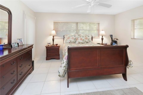 Купить кондоминиум в Халландейл-Бич, Флорида 2 спальни, 95.41м2, № 2001945 - фото 22