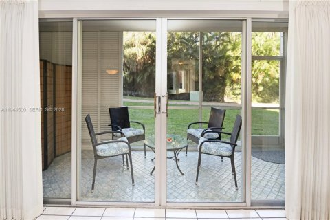 Купить кондоминиум в Халландейл-Бич, Флорида 2 спальни, 95.41м2, № 2001945 - фото 13