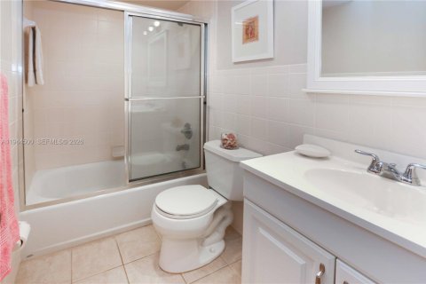 Купить кондоминиум в Халландейл-Бич, Флорида 2 спальни, 95.41м2, № 2001945 - фото 14