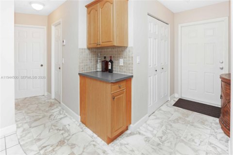 Купить кондоминиум в Халландейл-Бич, Флорида 2 спальни, 95.41м2, № 2001945 - фото 6