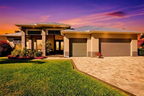 Villa ou maison à vendre à Cape Coral, Floride: 5 chambres, 249.72 m2 № 2127518 - photo 2