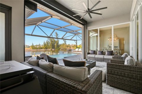 Villa ou maison à vendre à Cape Coral, Floride: 5 chambres, 249.72 m2 № 2127518 - photo 18