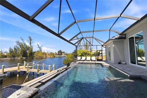 Villa ou maison à vendre à Cape Coral, Floride: 5 chambres, 249.72 m2 № 2127518 - photo 25
