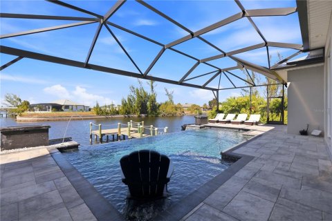Villa ou maison à vendre à Cape Coral, Floride: 5 chambres, 249.72 m2 № 2127518 - photo 24
