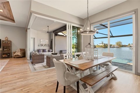 Villa ou maison à vendre à Cape Coral, Floride: 5 chambres, 249.72 m2 № 2127518 - photo 14