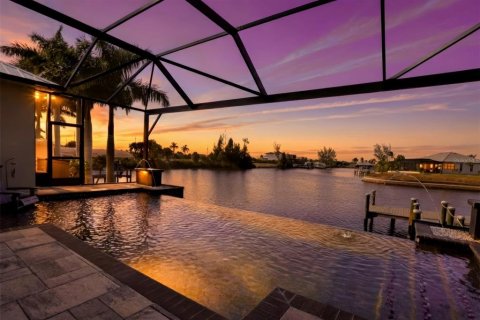 Casa en Cape Coral, Florida 5 dormitorios, 249.72 m2 № 2127518