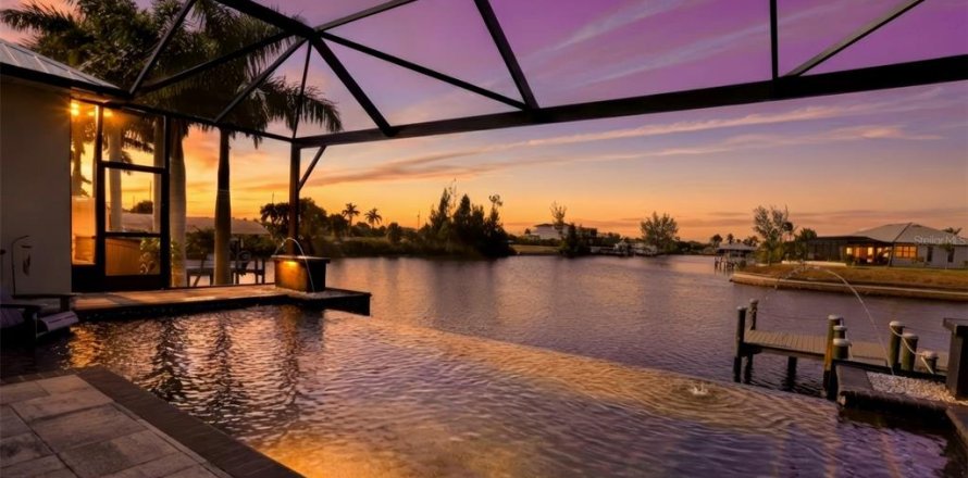 Villa ou maison à Cape Coral, Floride 5 chambres, 249.72 m2 № 2127518