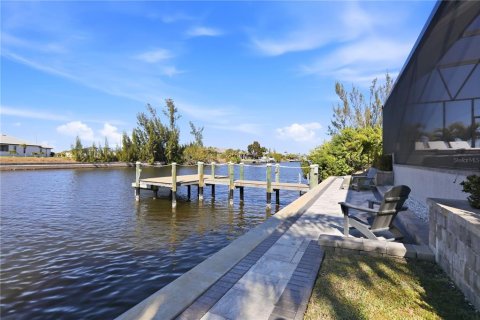 Villa ou maison à vendre à Cape Coral, Floride: 5 chambres, 249.72 m2 № 2127518 - photo 26