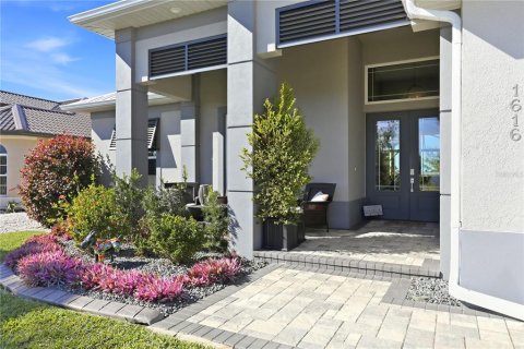Villa ou maison à vendre à Cape Coral, Floride: 5 chambres, 249.72 m2 № 2127518 - photo 6