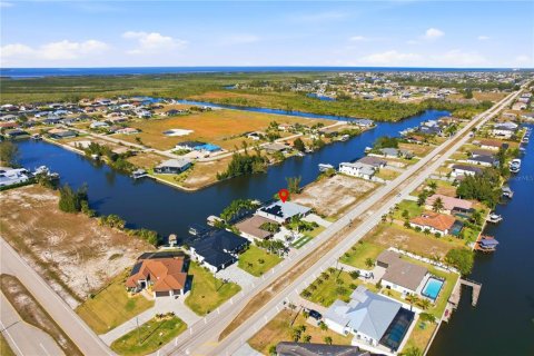 Villa ou maison à vendre à Cape Coral, Floride: 5 chambres, 249.72 m2 № 2127518 - photo 3