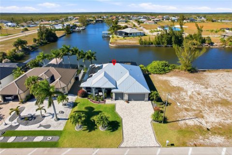 Villa ou maison à vendre à Cape Coral, Floride: 5 chambres, 249.72 m2 № 2127518 - photo 30