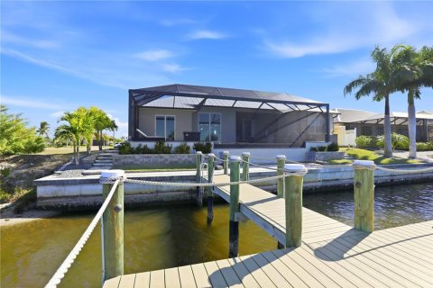 Villa ou maison à vendre à Cape Coral, Floride: 5 chambres, 249.72 m2 № 2127518 - photo 28