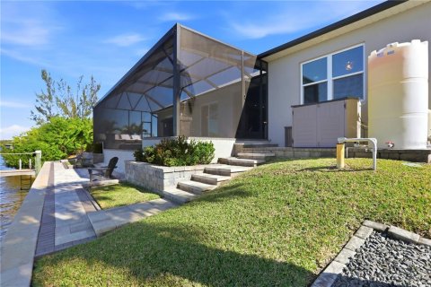 Villa ou maison à vendre à Cape Coral, Floride: 5 chambres, 249.72 m2 № 2127518 - photo 27