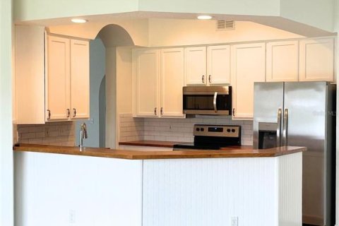 Casa en venta en Orlando, Florida, 5 dormitorios, 262.45 m2 № 1901912 - foto 3