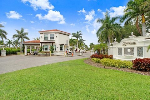 House in Apollo Beach, Florida 4 bedrooms, 363.62 sq.m. № 2207603 - photo 2
