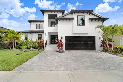 House in Apollo Beach, Florida 4 bedrooms, 363.62 sq.m. № 2207603