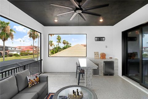 House in Apollo Beach, Florida 4 bedrooms, 363.62 sq.m. № 2207603 - photo 30