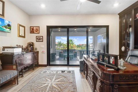 House in Apollo Beach, Florida 4 bedrooms, 363.62 sq.m. № 2207603 - photo 29