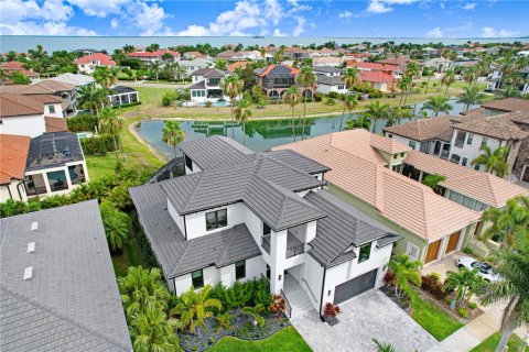 House in Apollo Beach, Florida 4 bedrooms, 363.62 sq.m. № 2207603 - photo 4
