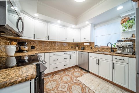 Casa en alquiler en Miami, Florida, 4 dormitorios № 2083609 - foto 15