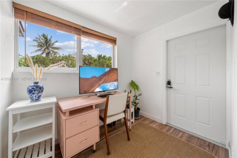 Casa en alquiler en Miami, Florida, 4 dormitorios № 2083609 - foto 14