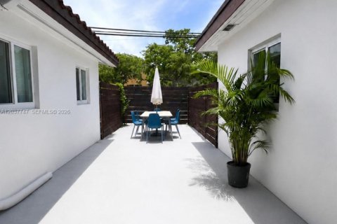 Casa en alquiler en Miami, Florida, 4 dormitorios № 2083609 - foto 24