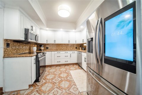 Casa en alquiler en Miami, Florida, 4 dormitorios № 2083609 - foto 16