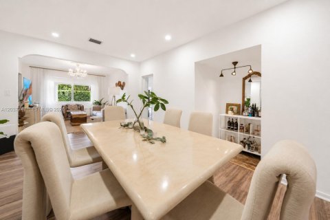 Casa en alquiler en Miami, Florida, 4 dormitorios № 2083609 - foto 21
