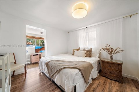 Casa en alquiler en Miami, Florida, 4 dormitorios № 2083609 - foto 12