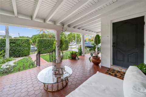 Casa en alquiler en Miami, Florida, 4 dormitorios № 2083609 - foto 2